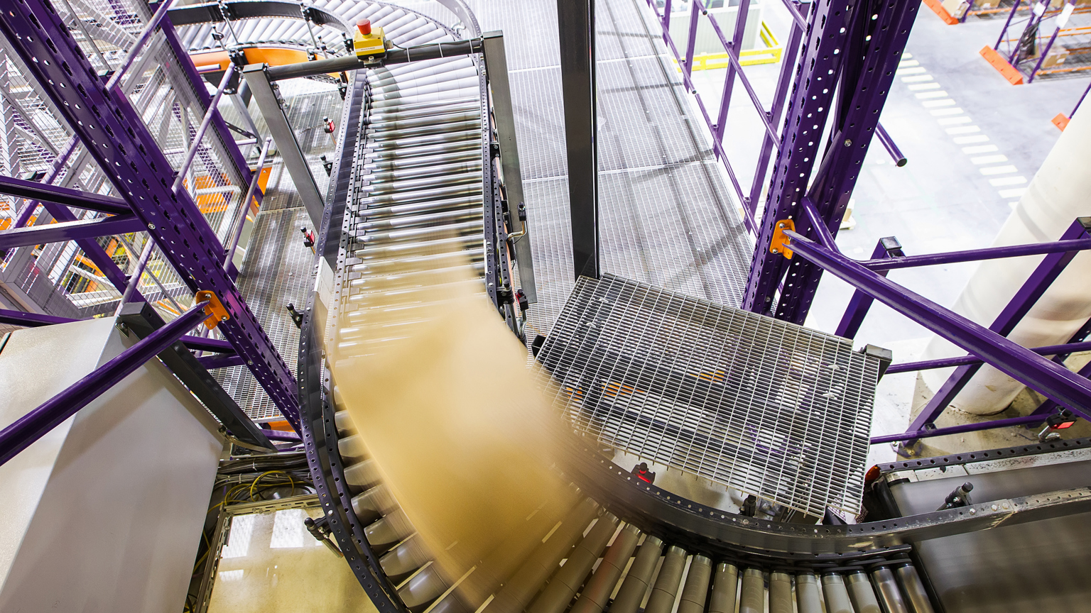 Een lopende band in een fabriek